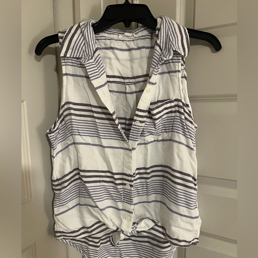 BeachLunchLounge Top